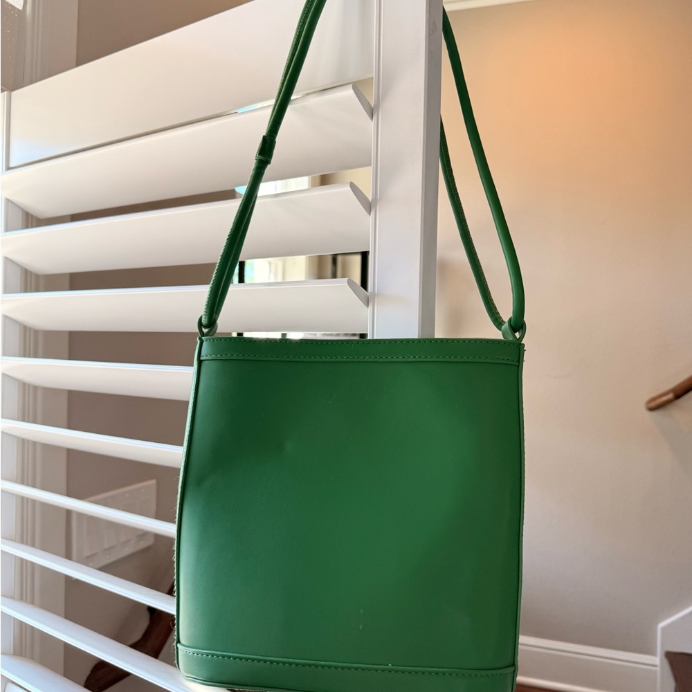 Green Woven Crossbody Bag - Picture 4 of 8